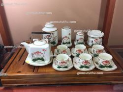 Ấm chén vuông quai đồng vẽ sen
