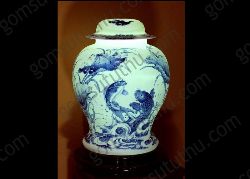 Đèn dáng chóe vẽ sen cá