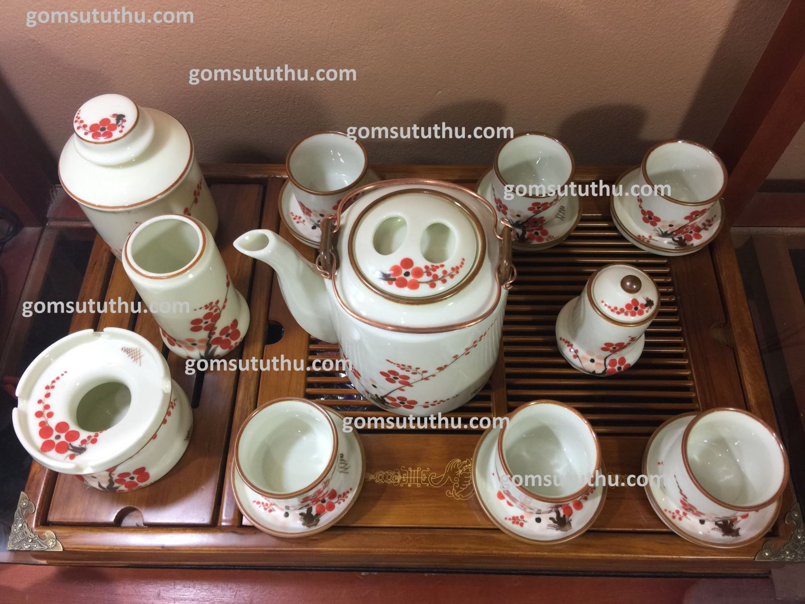 Ẫm chén tích đào đỏ men sữa