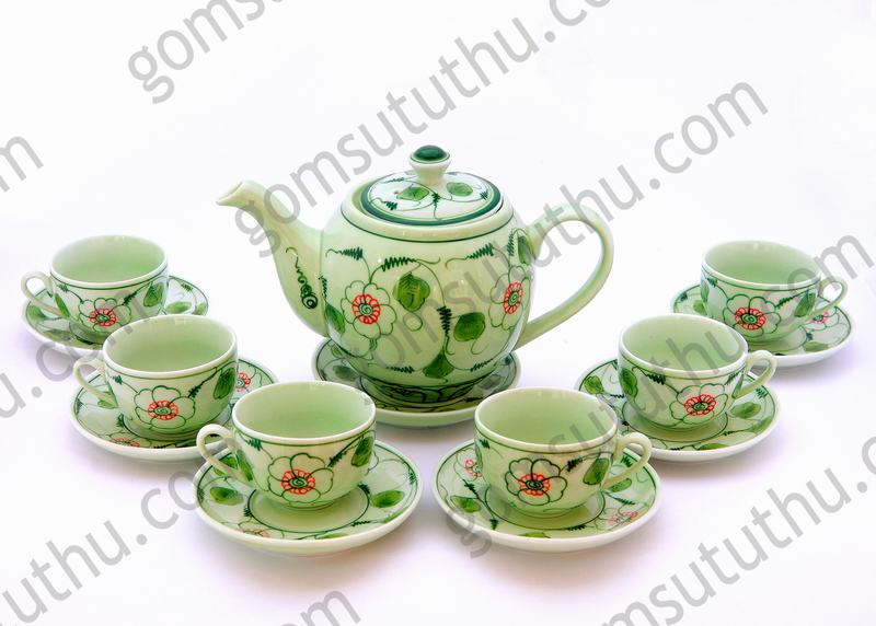 Bộ ấm chén hoa dây men ngọc